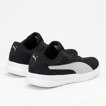 Sports shoes